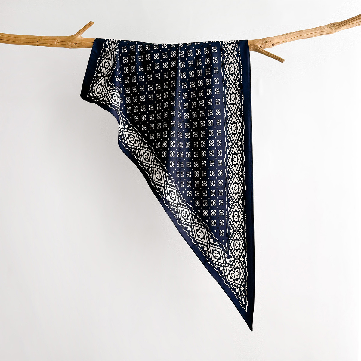 Écharpe carrée imprimée rétro  - Face Scarf Mask avis et prix