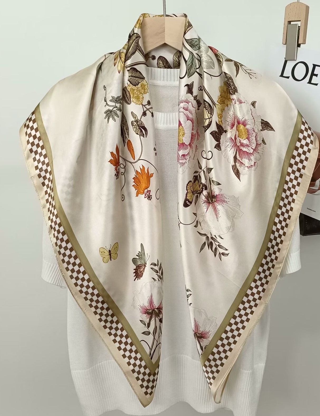 Écharpe carrée imprimée en soi - Face Scarf Mask avis et prix