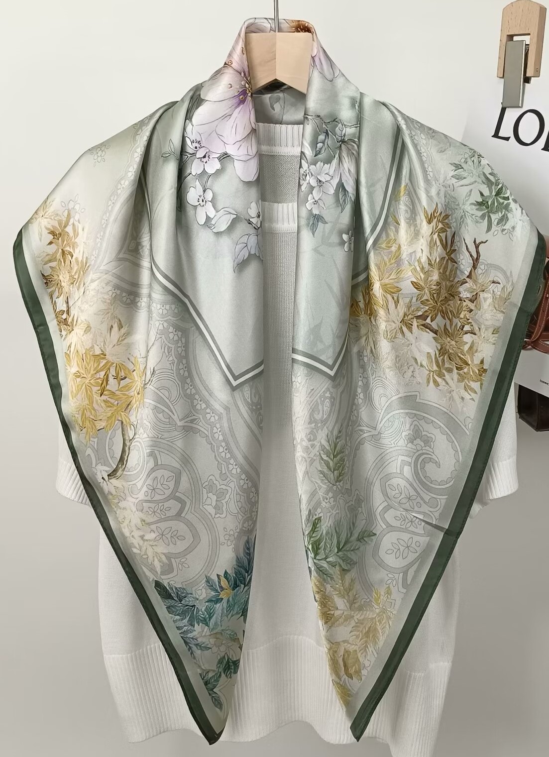 Écharpe carrée imprimée en soi - Face Scarf Mask avis et prix